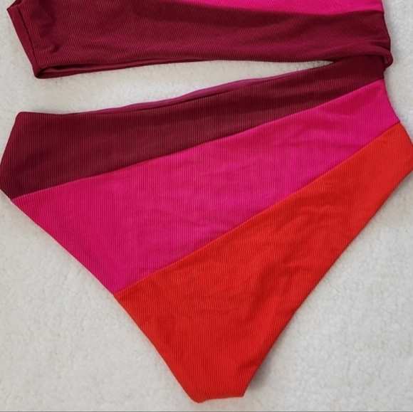 New!Beach Riot Joyce In Be Mine  Colorblock Cut-out One Piece Swimsuit - Picture 12 of 16